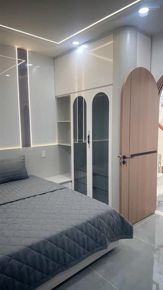 Nhà 4 tầng kpl vip tỉnh lộ 10, khu tên lửa, tặng full nội thất, chỉ 5,6 tỷ còn thương lượng