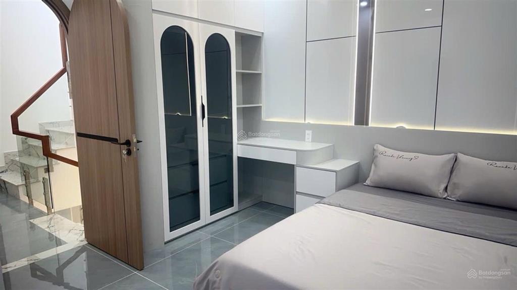 Nhà 4 tầng kpl vip tỉnh lộ 10, khu tên lửa, tặng full nội thất, chỉ 5,6 tỷ còn thương lượng