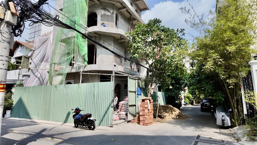 Bán nhà góc 2mt, 5 tầng, mới đẹp tại làng báo chí thảo điền quận 2