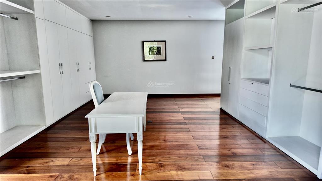 Cho thuê biệt thự hồ bơi, sân vườn, 560m2, 3pn siêu to, 4wc, giá thỏa thuận tại thảo điền, q2