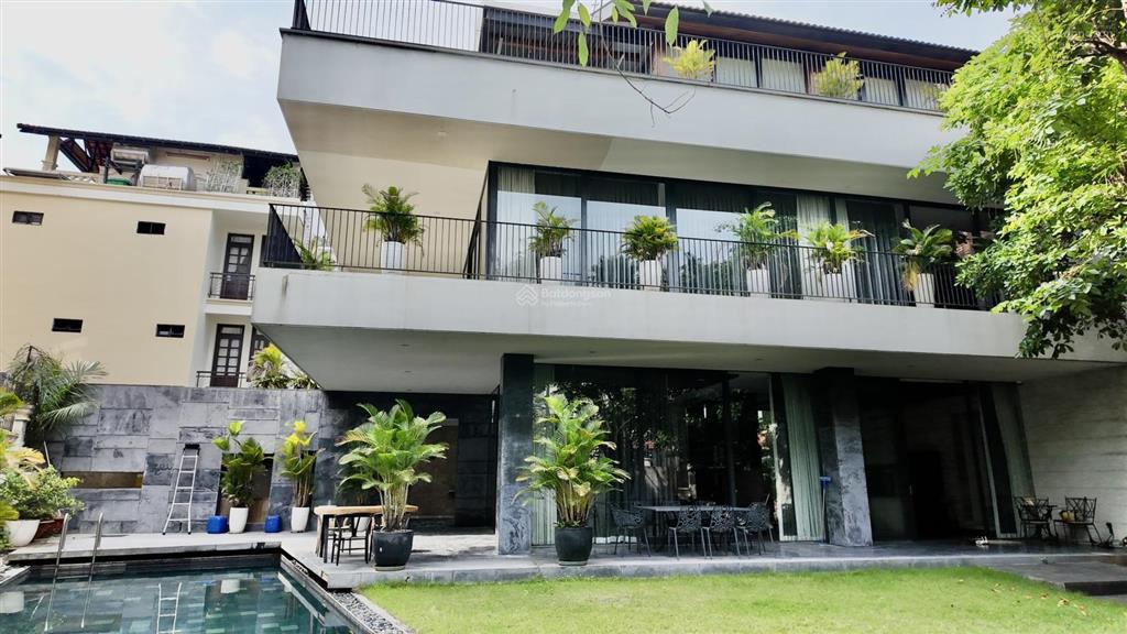 Cho thuê biệt thự hồ bơi, sân vườn, 560m2, 3pn siêu to, 4wc, giá thỏa thuận tại thảo điền, q2