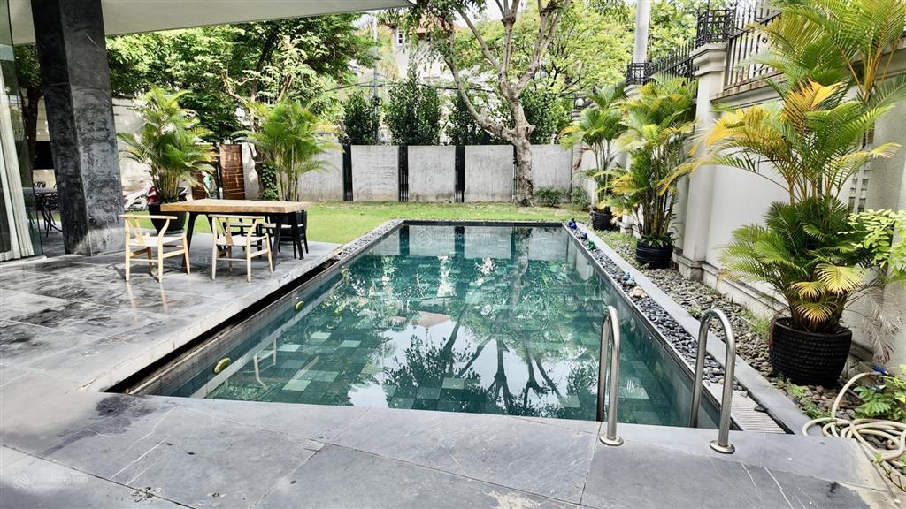 Cho thuê biệt thự hồ bơi, sân vườn, 560m2, 3pn siêu to, 4wc, giá thỏa thuận tại thảo điền, q2