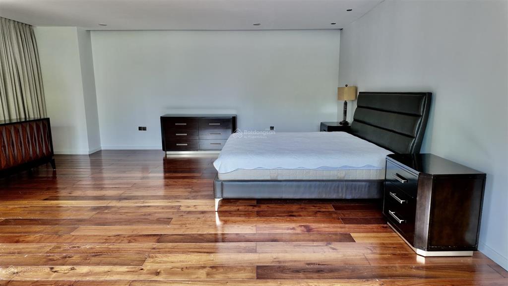 Cho thuê biệt thự hồ bơi, sân vườn, 560m2, 3pn siêu to, 4wc, giá thỏa thuận tại thảo điền, q2