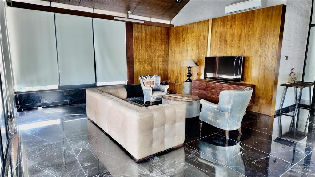 Cho thuê biệt thự hồ bơi, sân vườn, 560m2, 3pn siêu to, 4wc, giá thỏa thuận tại thảo điền, q2