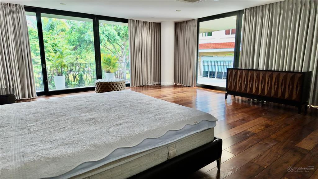 Cho thuê biệt thự hồ bơi, sân vườn, 560m2, 3pn siêu to, 4wc, giá thỏa thuận tại thảo điền, q2