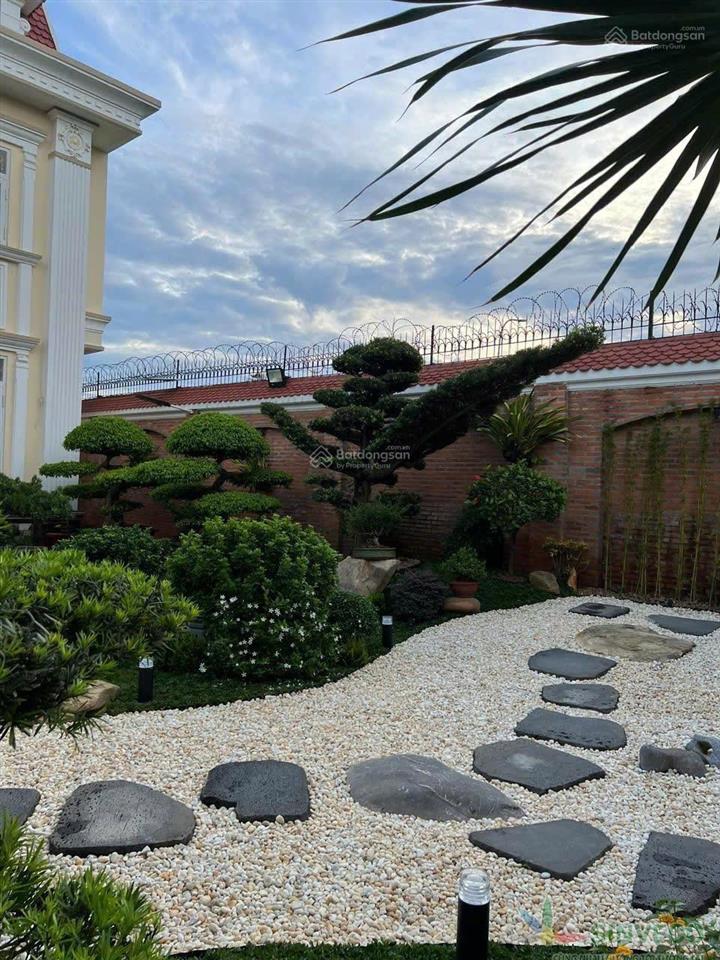 Bán biệt thự 652m2 có sân vườn, hồ cá coi với thiết kế siêu đẹp ngay khu trung tâm hành chính qận 2