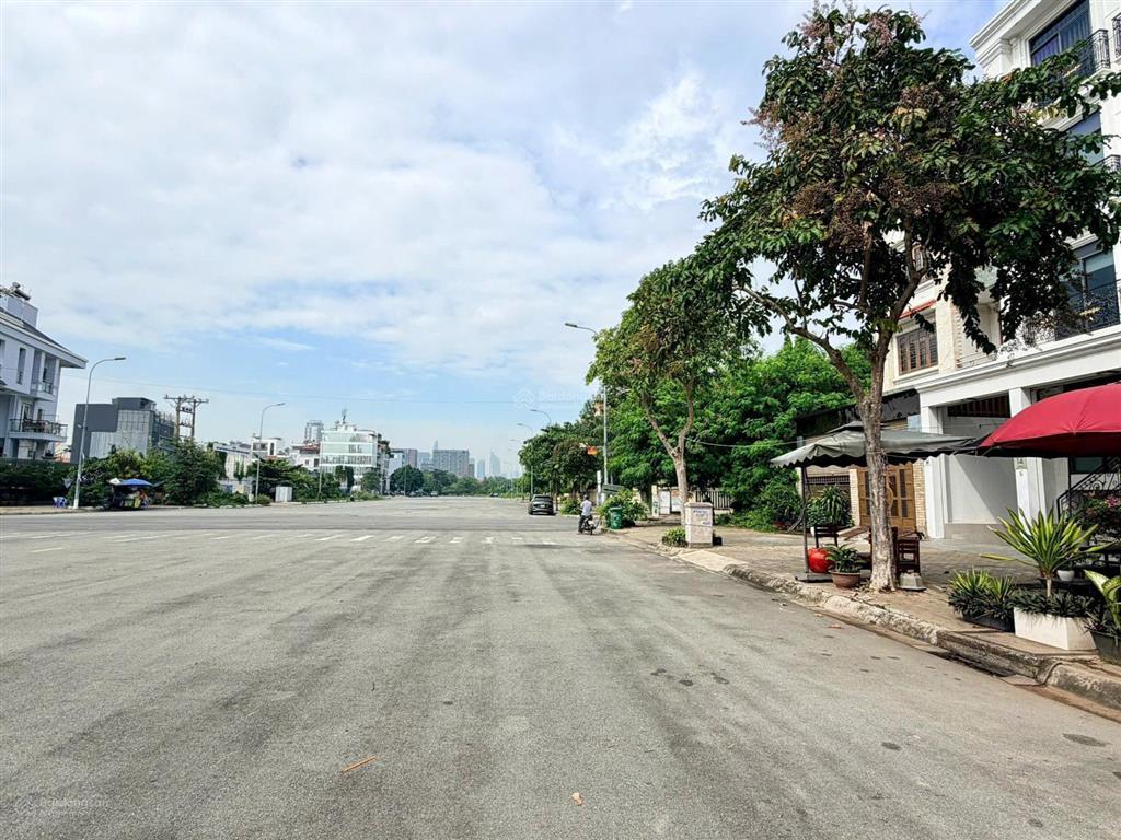 Bán đất xây biệt thự, xây văn phòng, mặt tiền đường 40m khu ven sông sài gòn phường bình an quận 2
