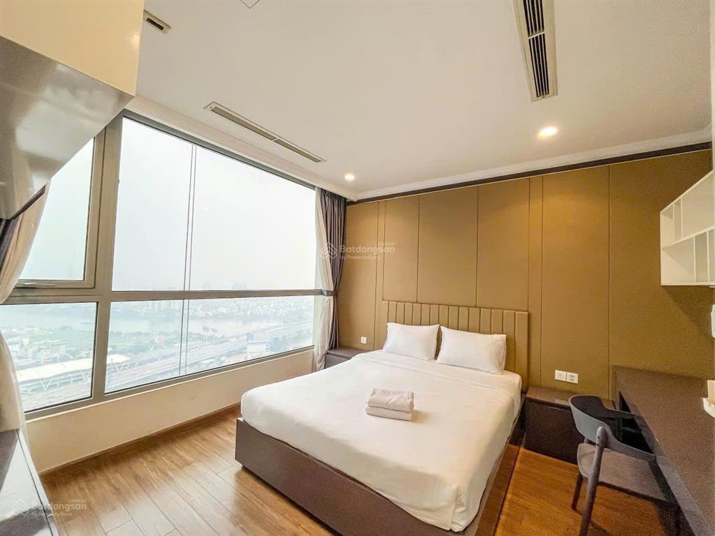 Cho thuê căn hộ view sông, 4pn, 3wc, 135m2 tại vinhomes central park, giá ưu đãi 70 triệu