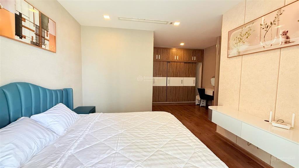Cho thuê gấp căn hộ chung cư vinhomes central park quận bình thạnh  188m2, 4pn  80tr/th