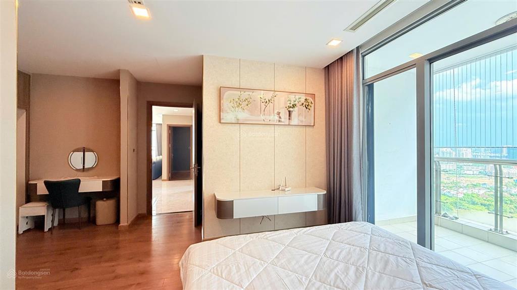 Cho thuê gấp căn hộ chung cư vinhomes central park quận bình thạnh  188m2, 4pn  80tr/th