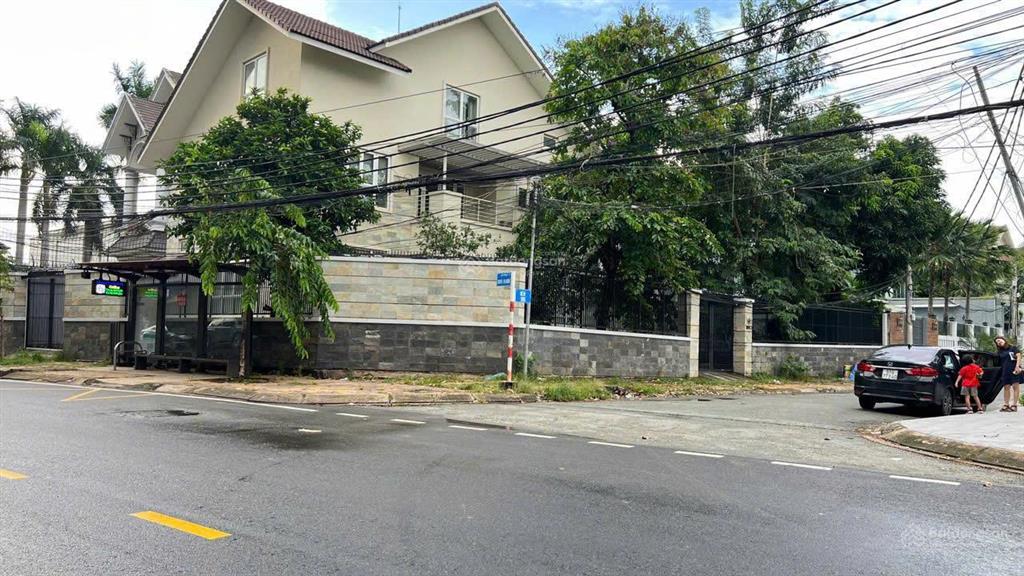 Bán gấp biệt thự góc 2 mặt tiền, 629m2, đường nguyễn văn hưởng, p thảo điền, q2, tp.hcm  220 tỷ