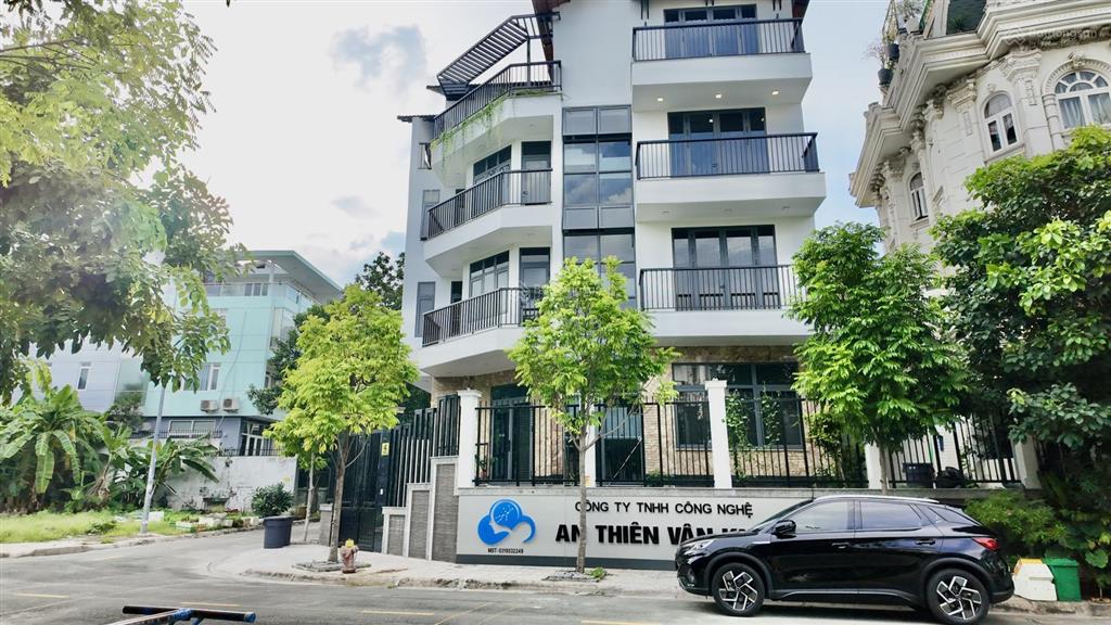 Bán biệt thự 4 tầng, góc 2mt, đối diện công viên tại đường 41, phường bình an, quận 2
