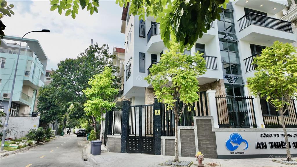 Bán biệt thự 4 tầng, góc 2mt, đối diện công viên tại đường 41, phường bình an, quận 2