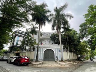 Cho thuê gấp biệt thự 500m2, 3 tầng, 7pn đường nguyễn văn hưởng, thảo điền quận 2  130 triệu