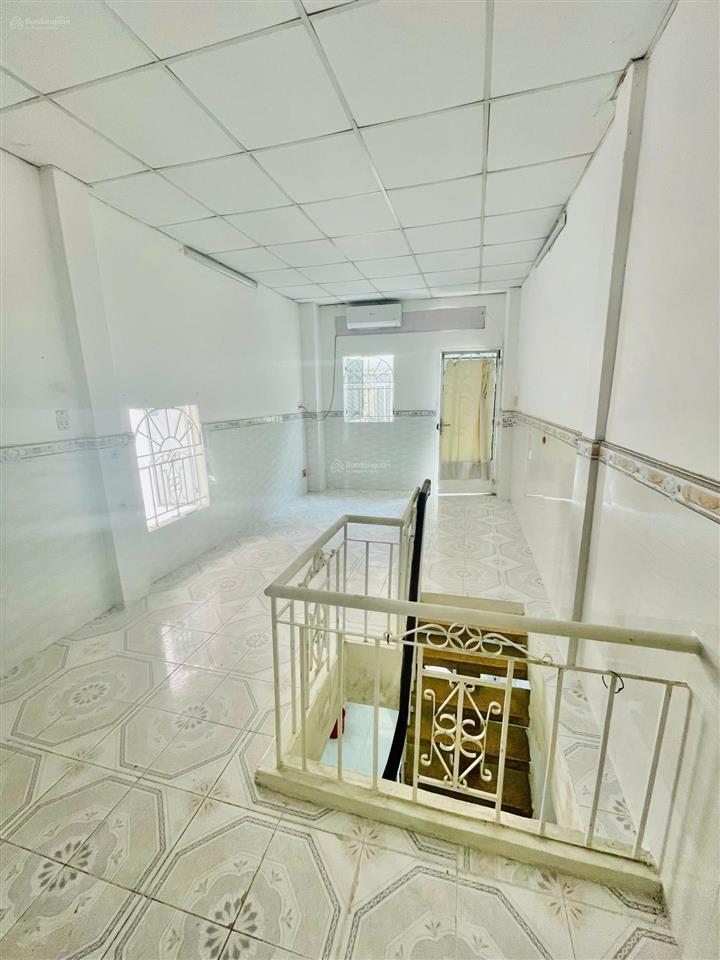 Nhà cho thuê 204/9 trần phú quận 5, dt 3x7,5m có cửa sau, 1 trệt 1 lầu