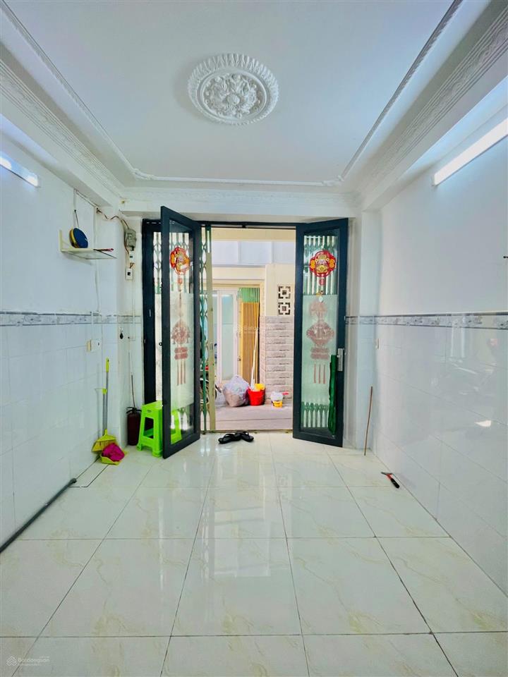 Nhà cho thuê 204/9 trần phú quận 5, dt 3x7,5m có cửa sau, 1 trệt 1 lầu