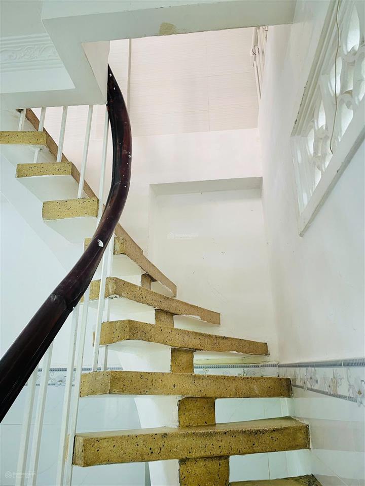 Nhà cho thuê 204/9 trần phú quận 5, dt 3x7,5m có cửa sau, 1 trệt 1 lầu