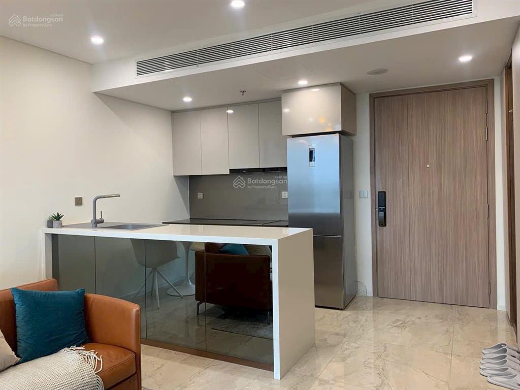 1 phòng ngủ tách bếp, ban công cực sang, full nội thất hiện đại, thang máy lên tận phòng
