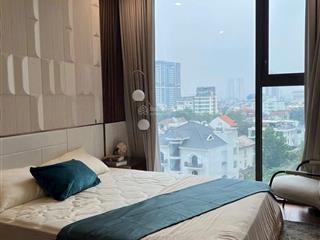 1 phòng ngủ tách bếp, ban công cực sang, full nội thất hiện đại, thang máy lên tận phòng
