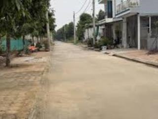 Chính chủ cần bán gấp lô đất tại xã chu, phường quảng oai, dt 80m, mt 5m, ô tô, lô gó, giá 2.8 tỷ