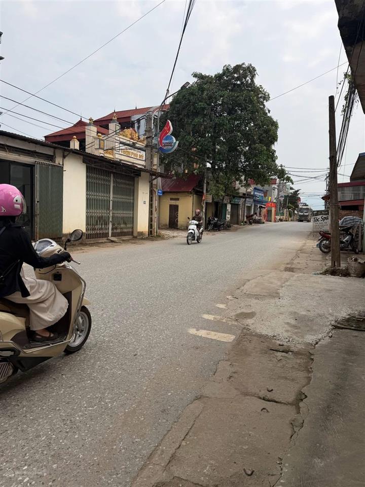 Bán gấp mảnh đất tại xã chu minh, phường quảng oai, dt 100m, ô tô vào tận đất