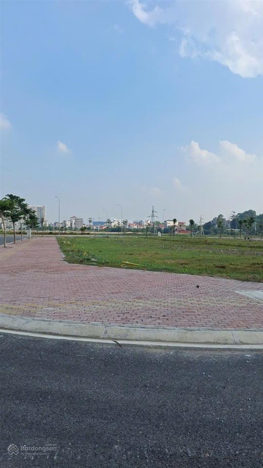 Đất phân lô đt295b  quang châu  cửa ngõ kcn quang châu
