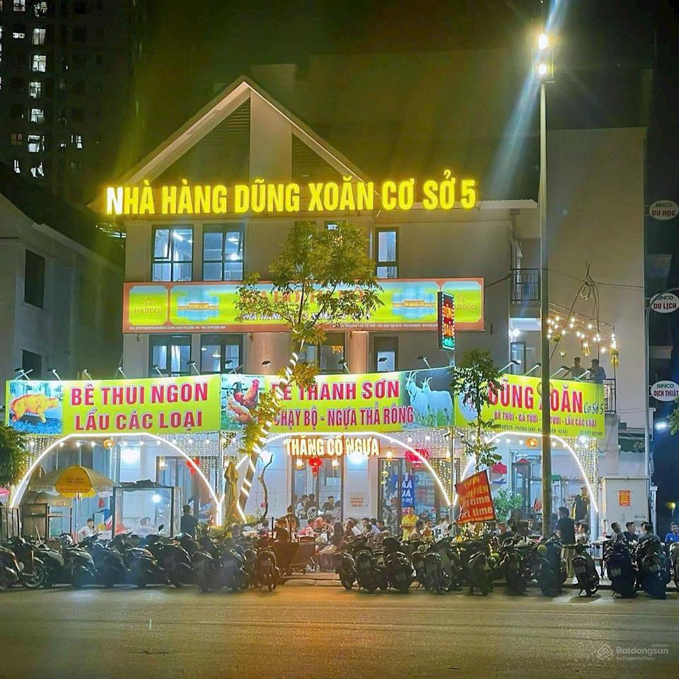 Diện tích 300m2 chia 3 tầng. mặt tiền lô góc cực thoáng. dễ nhận diện thương hiệu