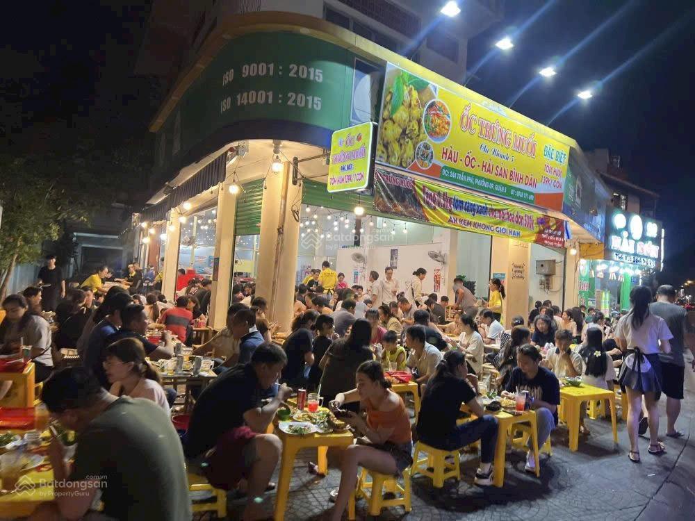 Diện tích 300m2 chia 3 tầng. mặt tiền lô góc cực thoáng. dễ nhận diện thương hiệu