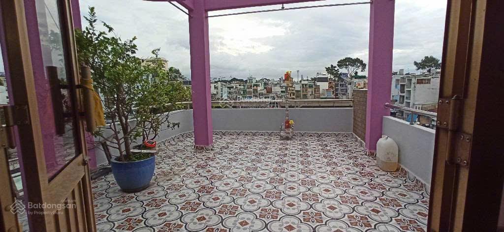 Lô góc ngay chợ nguyễn tri phương 5 tầng