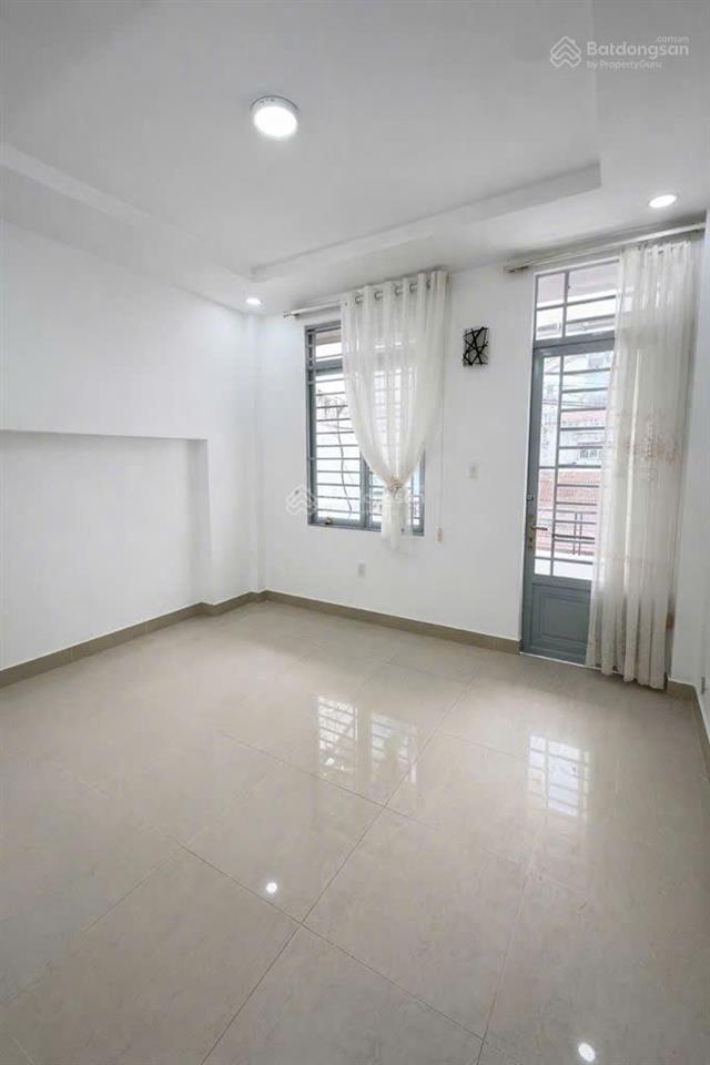 1 căn ra hẻm nhựa 2 mặt hẻm chỉ hơn 5 tỷ