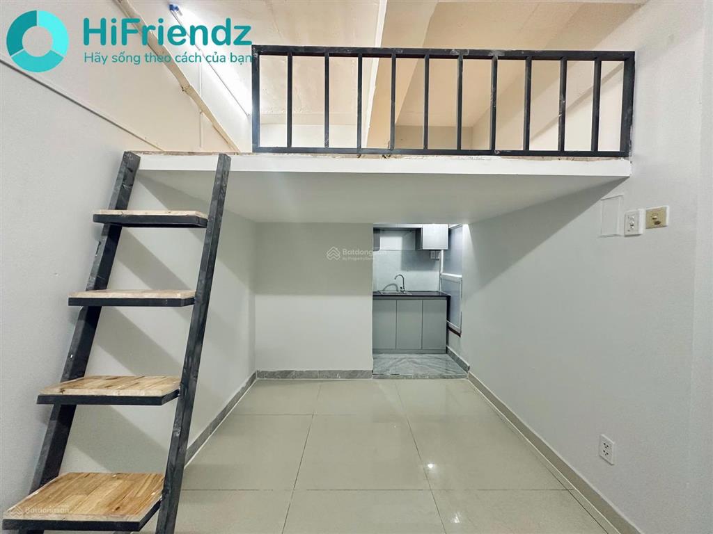 Nhà mới xây phòng có gác sẵn máy lạnh giá 3tr7 đối diện công viên