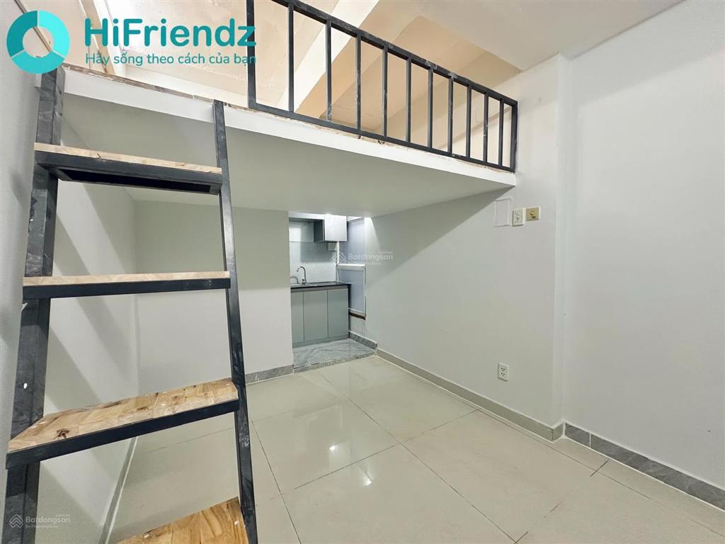Nhà mới xây phòng có gác sẵn máy lạnh giá 3tr7 đối diện công viên