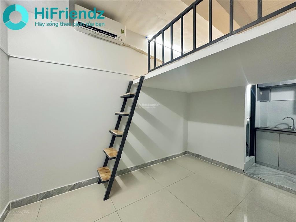 Nhà mới xây phòng có gác sẵn máy lạnh giá 3tr7 đối diện công viên