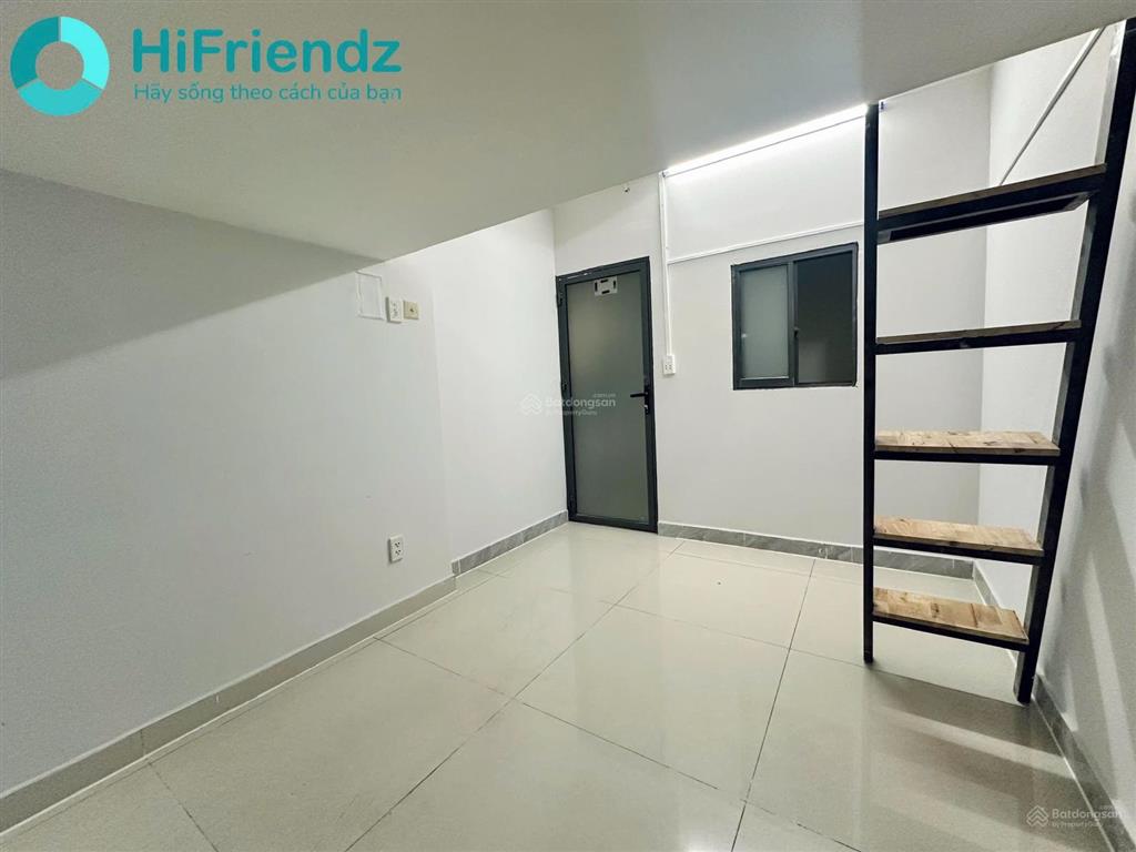 Nhà mới xây phòng có gác sẵn máy lạnh giá 3tr7 đối diện công viên