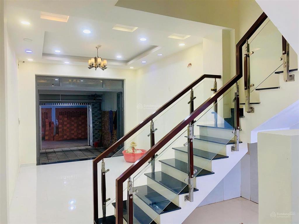 Hiếm  bán nhà 3 tầng hẻm ô tô p.linh đông thủ đức, 74,8m2 ngang 4m sổ hoàn công 3pn 4wc sân ô tô