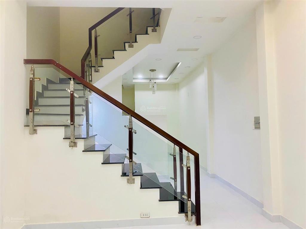 Hiếm  bán nhà 3 tầng hẻm ô tô p.linh đông thủ đức, 74,8m2 ngang 4m sổ hoàn công 3pn 4wc sân ô tô