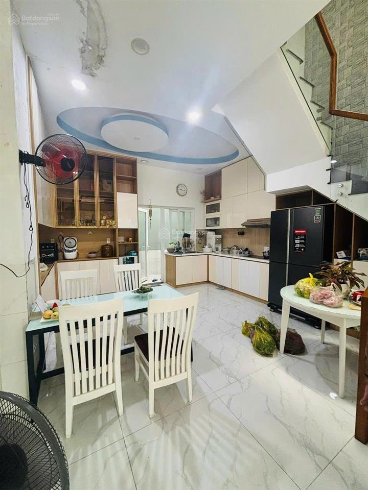 Cho thuê nhà 5 tầng 4pn hẻm ô tô gần phạm văn đồng p.linh đông 14tr/tháng tiện làm văn phòng và ở