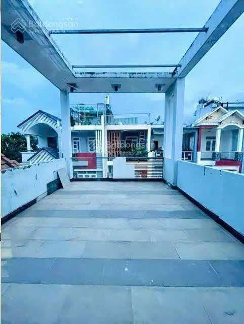 Cho thuê nhà 3 tầng gần đh luật, hẻm ô tô p.hiệp bình, 4pn 3wc giá 15tr/tháng tl, ở ngay