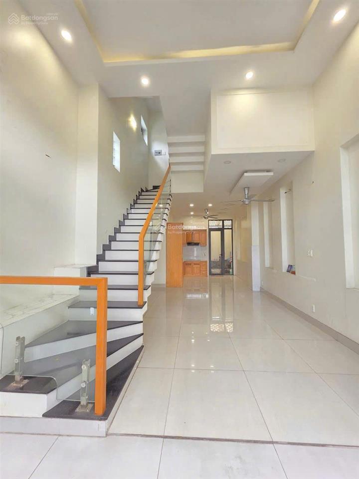 Cho thuê nhà 3 tầng hẻm xe tải võ văn ngân, linh chiểu thủ đức, 3pn 4wc, gần vincom, làm văn phòng
