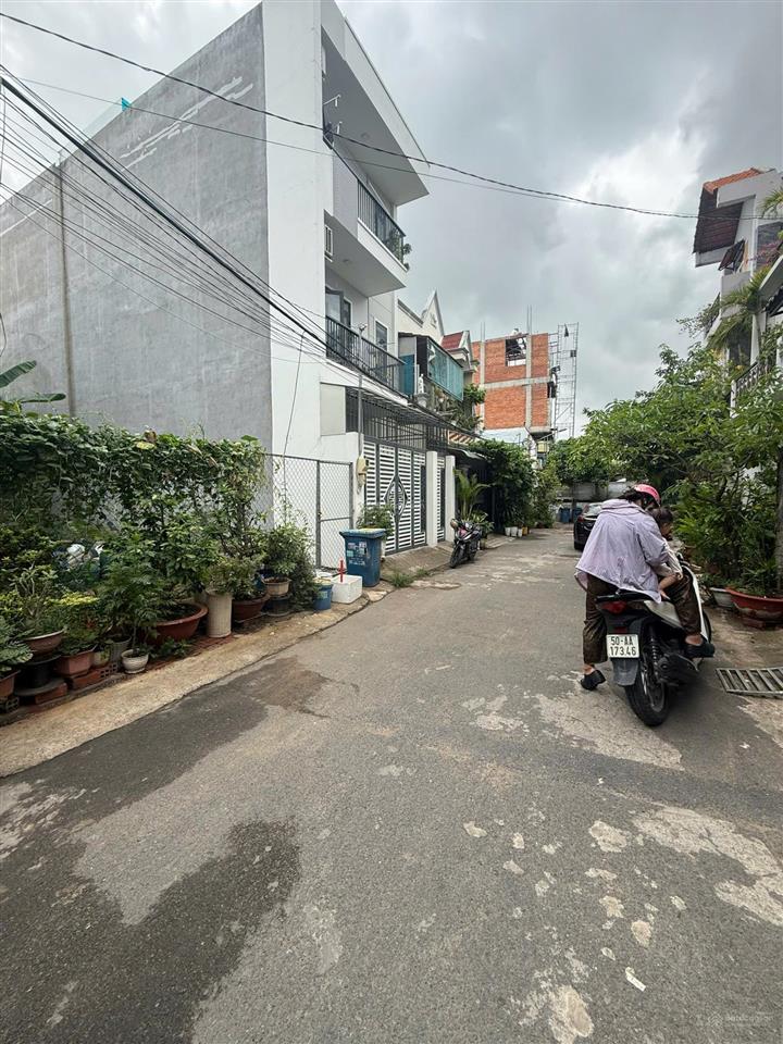 Bán chdv 1t2l đường lê văn việt p.tăng nhơn phú 95,9m2(5,5x17,5m) thu nhập 30tr/tháng có pccc