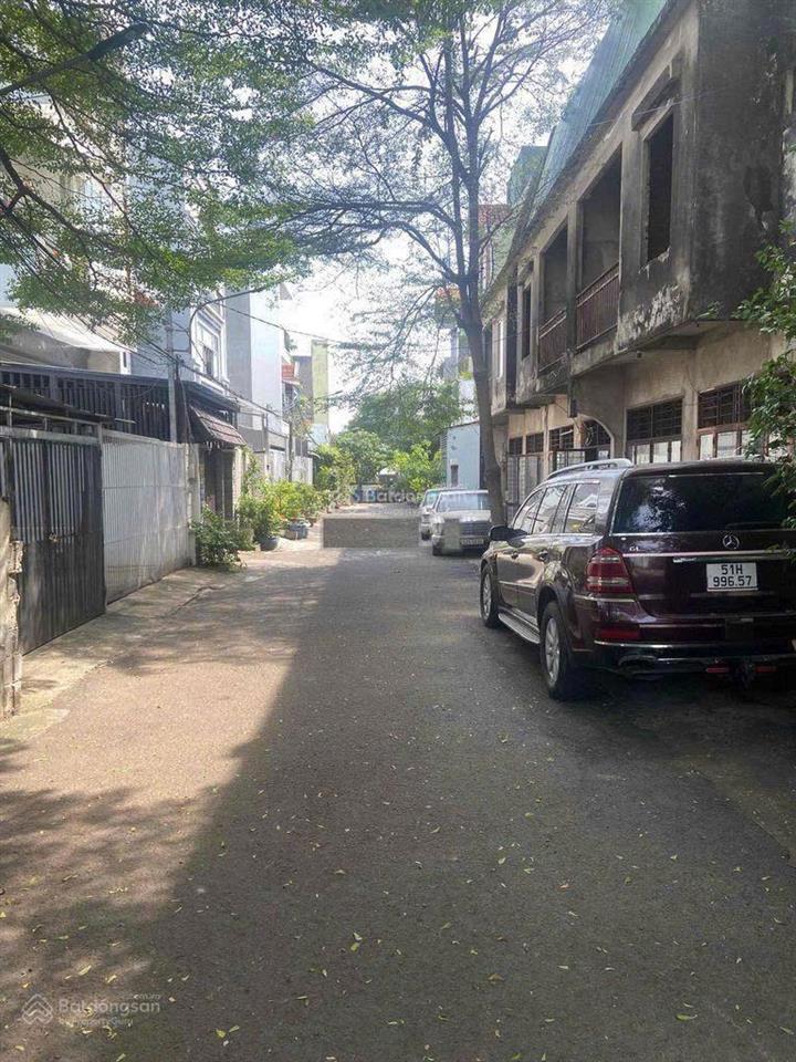 Bán chdv 1t2l đường lê văn việt p.tăng nhơn phú 95,9m2(5,5x17,5m) thu nhập 30tr/tháng có pccc