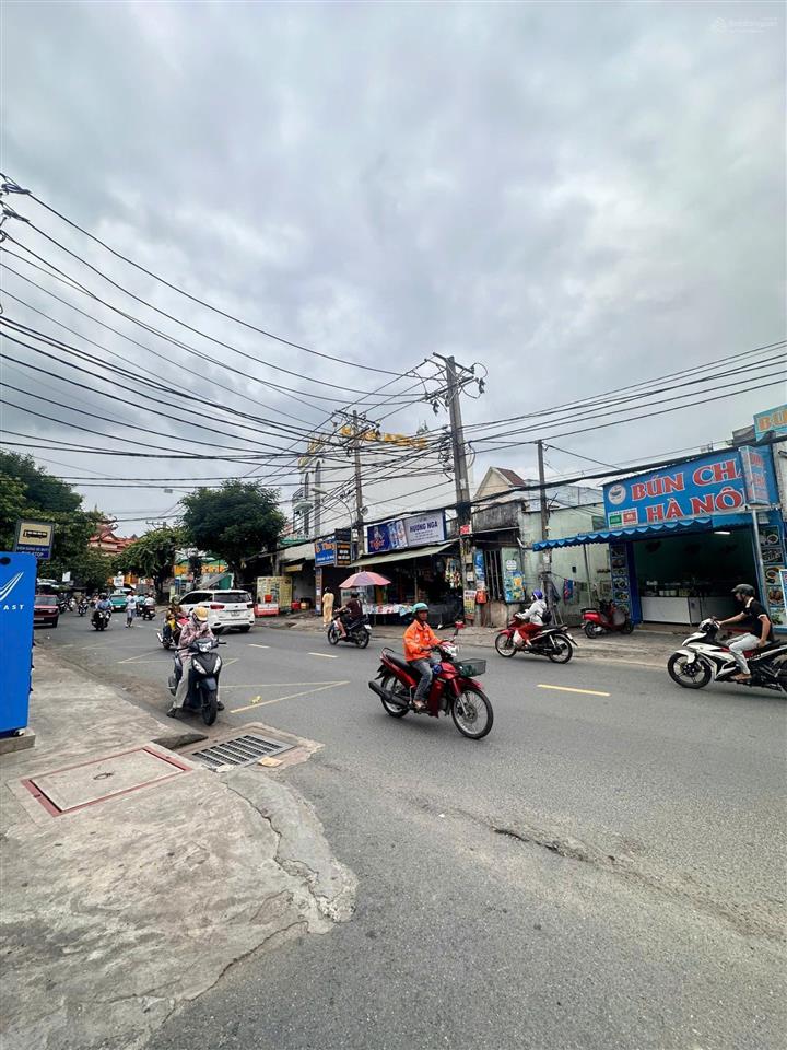 Giá ngộp  nhà 3 tầng mặt tiền kinh doanh sầm uất p.linh xuân, 100m2 ngang 4,2m, xây 1 hầm + 5 tầng