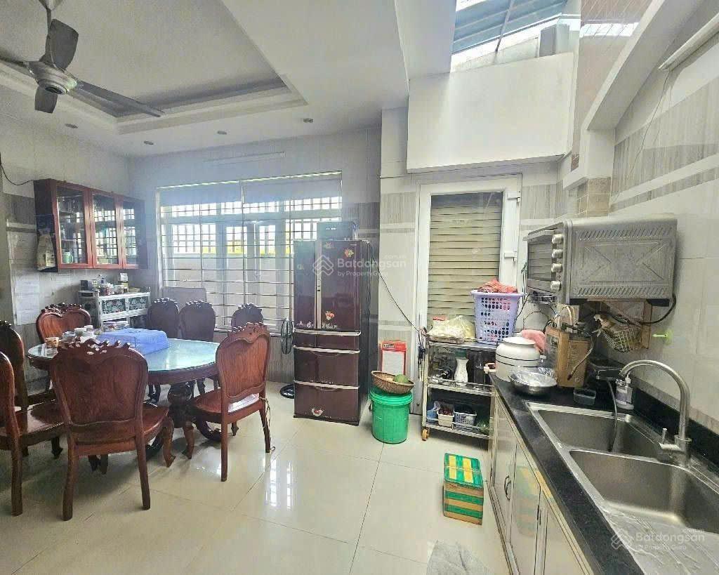 Ngộp  bán căn góc 2 mặt tiền nhà 4 tầng kdc êm đềm p. linh xuân 120m2 (7,8x18m) hoàn công, giá tốt
