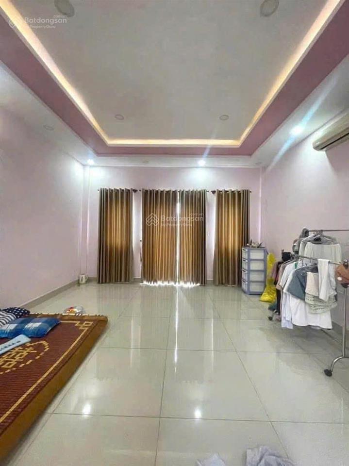 Cho thuê nhà mặt tiền đường chợ linh trung 23 triệu/tháng 4pn 3wc có 3 máy lạnh, giường, tủ