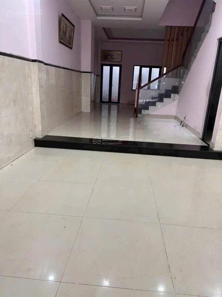 Cho thuê nhà mặt tiền đường chợ linh trung 23 triệu/tháng 4pn 3wc có 3 máy lạnh, giường, tủ