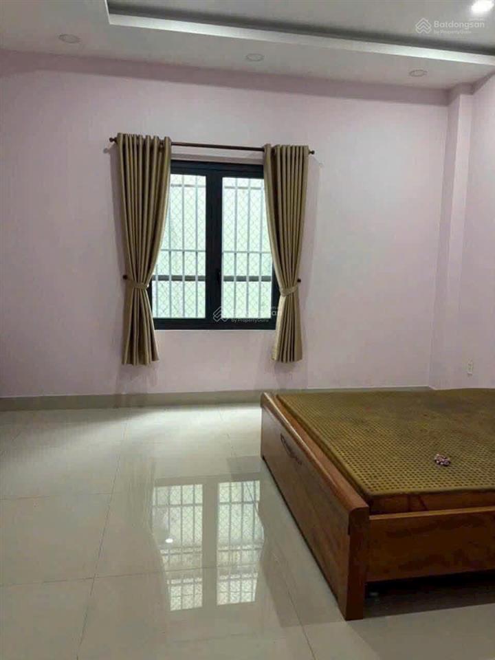 Cho thuê nhà mặt tiền đường chợ linh trung 23 triệu/tháng 4pn 3wc có 3 máy lạnh, giường, tủ