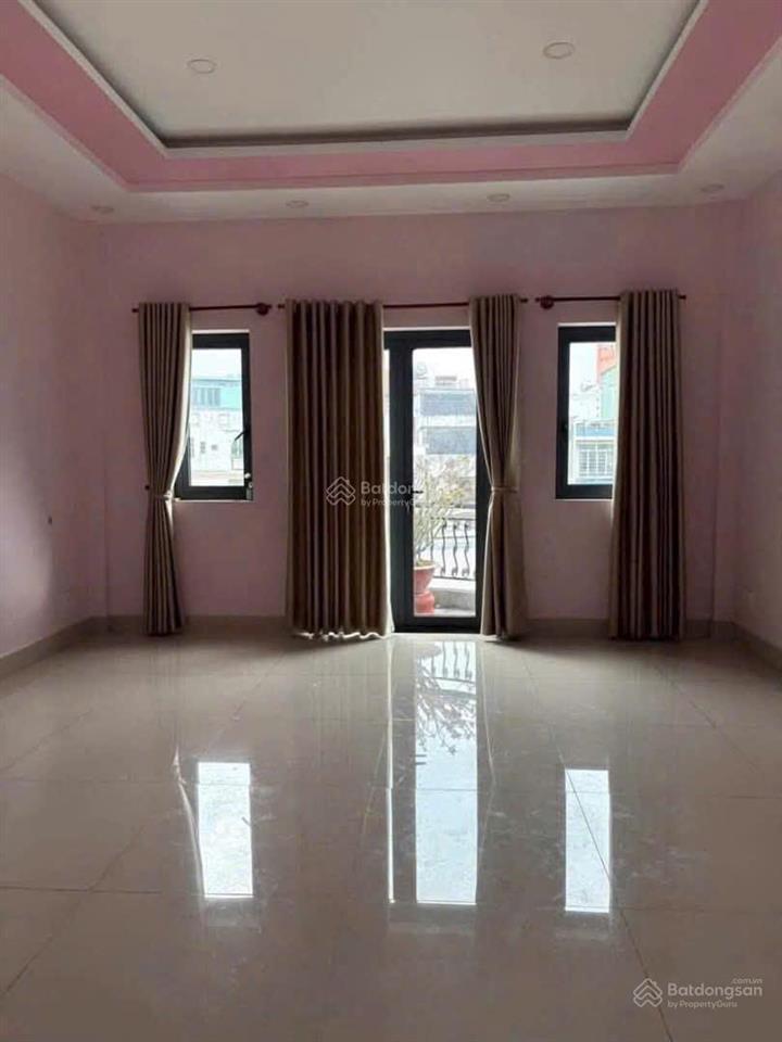 Cho thuê nhà mặt tiền đường chợ linh trung 23 triệu/tháng 4pn 3wc có 3 máy lạnh, giường, tủ