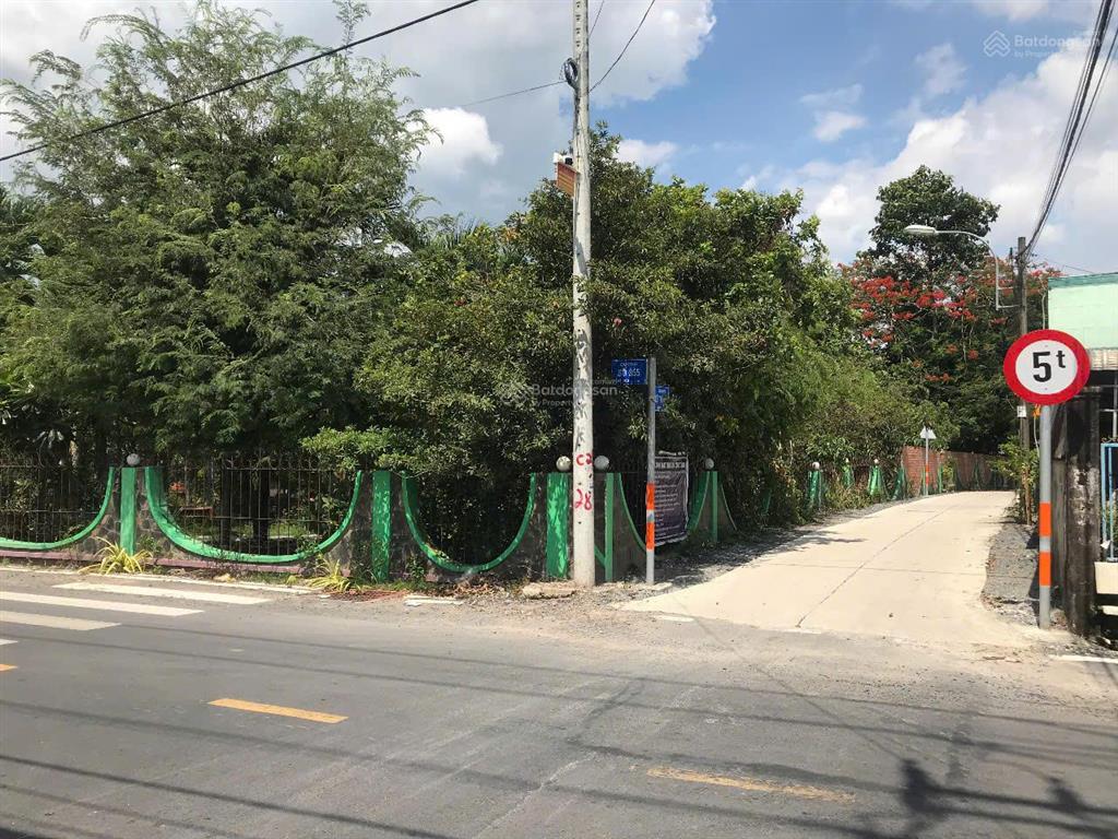 Bán gấp biệt thự vườn 2.100m²  góc 2 mặt tiền sát ql22, gần vinhomes hóc môn