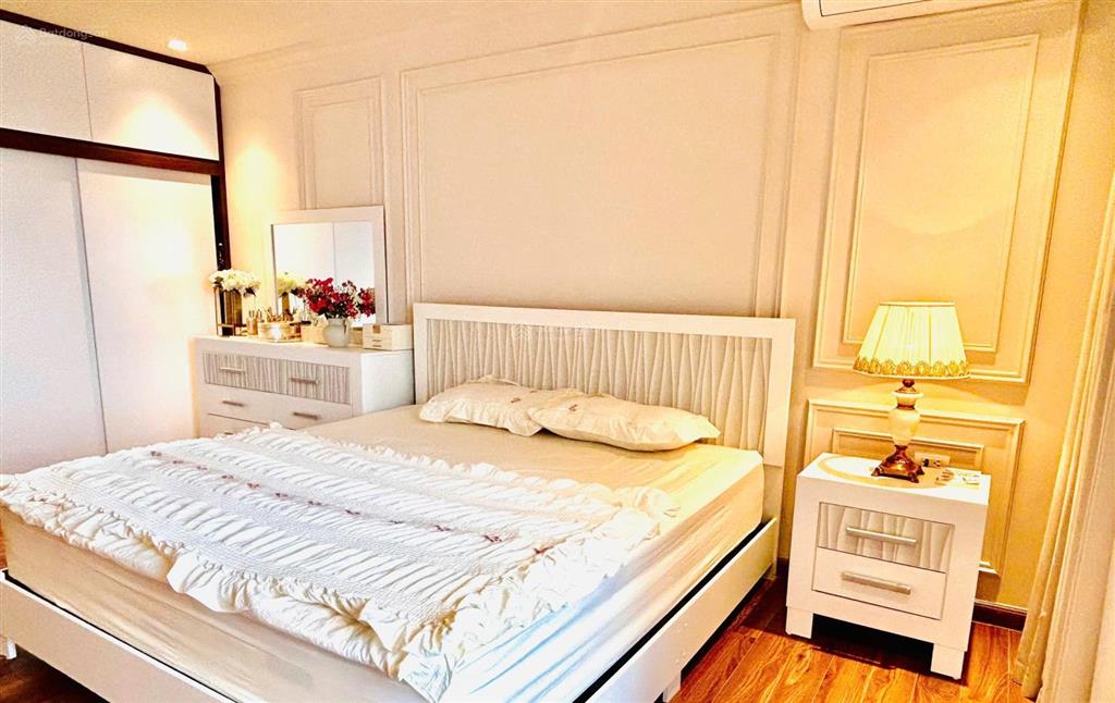 Bán căn hộ golden land, 10 tỷ vnd, 115 m2, chính chủ giá siêu hời