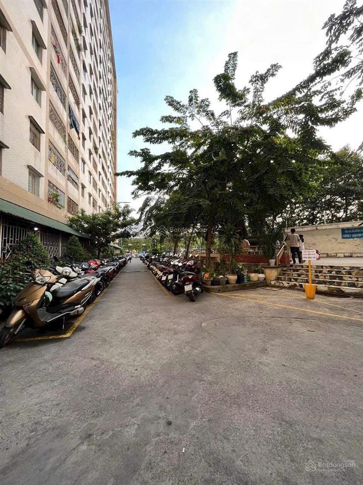 Chính chủ bán căn hộ 2pn miếu nổi 18 tầng. căn hộ 2 phòng ngủ, diện tích 57m²